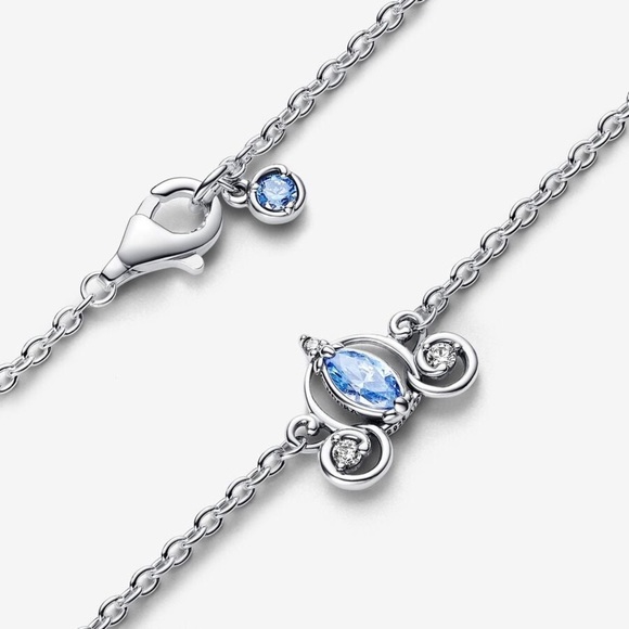 🆕Disney Cinderella's Carriage Collier Necklace - Picture 2 of 8